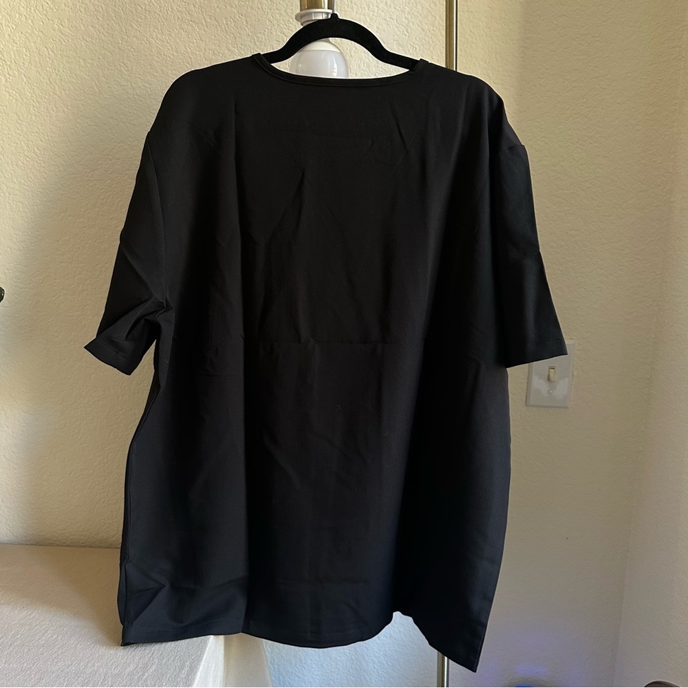 FIGS Leon Men’s Black Scrub Top BNWT - Picture 5 of 7